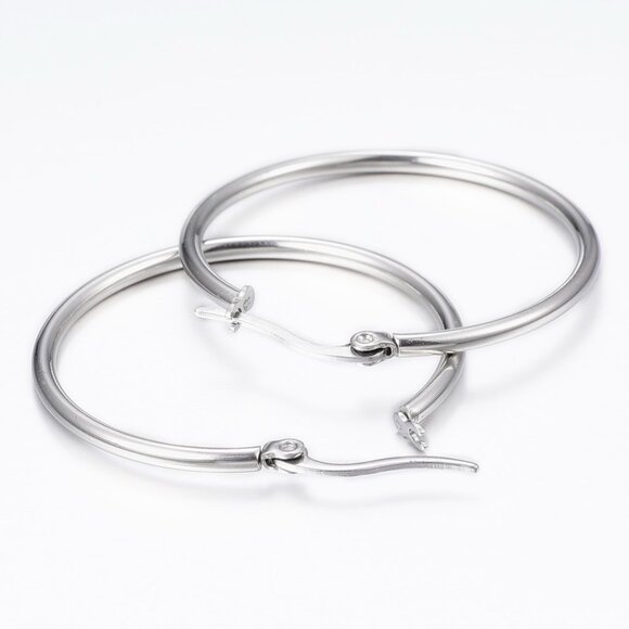 NWT Minimalist Elegant Silver Plated Hoop Earrings Jewelry - Picture 2 of 2